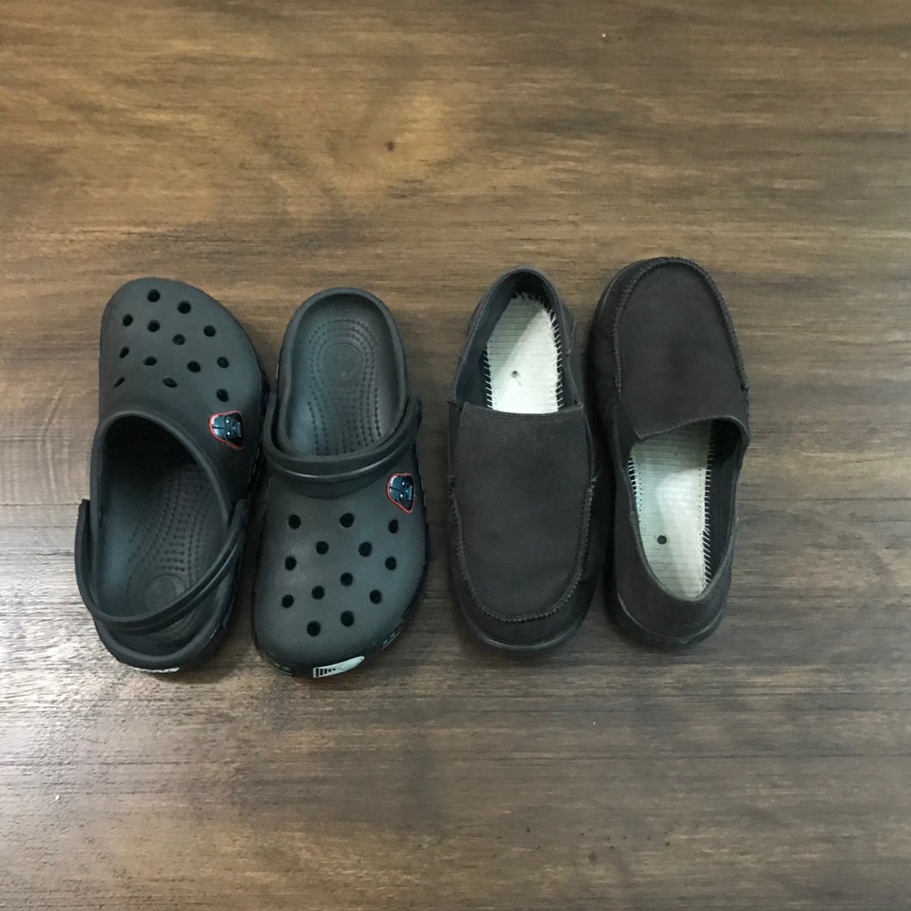 BOYS CROCS size: 4J. (2 pairs)